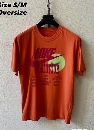 Оригінальна чоловіча футболка nike sportswear world tour розмір s-m oversize помаранчева
