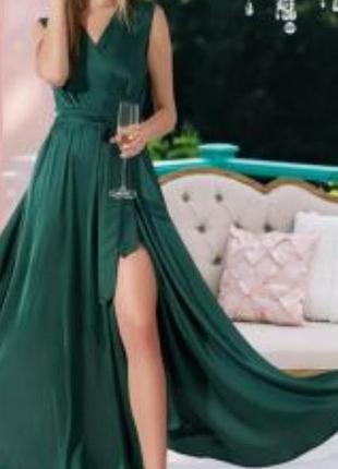 Длинное нарядное зумрудное платье