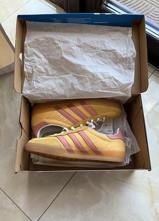 Кросівки adidas gazelle жовто-рожеві