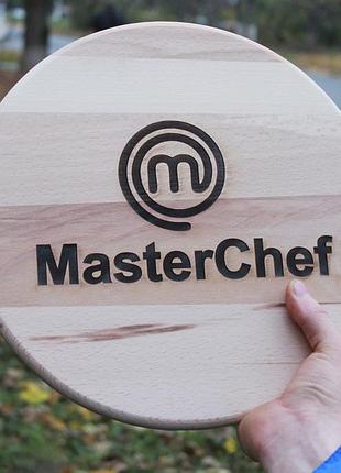 Кухонная доска с гравировкой "master chef" мастер шеф
