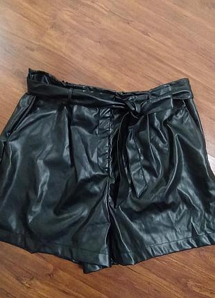 Шорты кожзаменитель