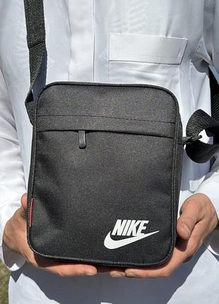 Nike черная мужская барсетка - ткань, надёжность и комфорт в одном