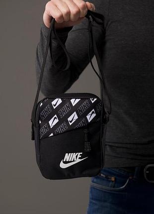 Сумка nike компактна через плече для міста