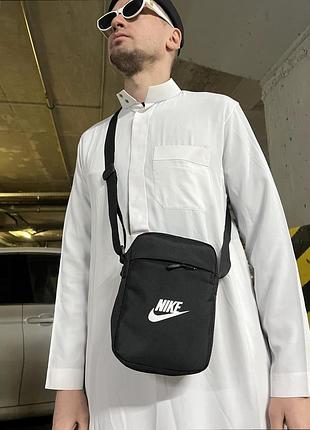 Nike чоловіча сумка через плече – універсальний варіант на кожен день
