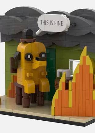Фигурка-конструктор this is fine dog (moc1100), 299 деталей, микро-сцена с мемом this is fine, 10.2 см