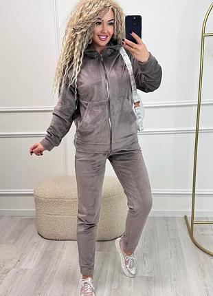 Велюрові костюми в 5 кольорах