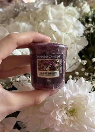 Вотивна свічка ароматизована yankee candle moonlit blossoms парфумована арома