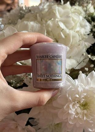 Ароматизована вотивна свічка yankee candle sweet nothings арома парфумована