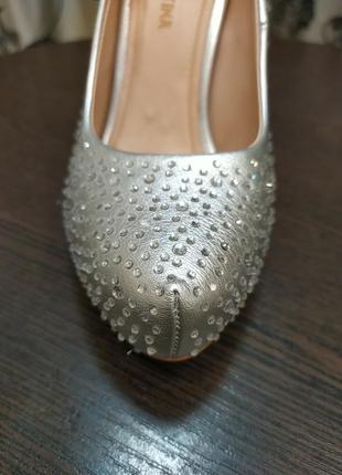 Туфли серебряные в стразах4 фото