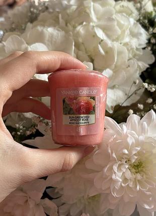 Ароматизована вотивна свічка yankee candle apricot rose арома парфумована