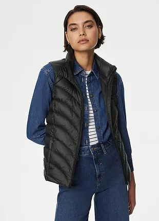Женская ультралегкгая пуховая жилетка m&s collection stormwear ( 16 р)