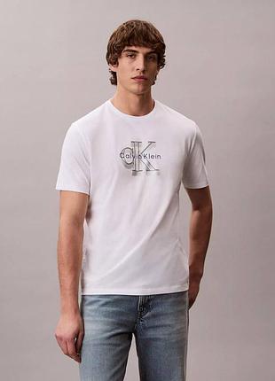 Мужская белая футболка calvin klein с логотипом