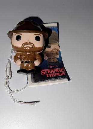 Продаж фігурки хопер звичайний з серіалу stranger things (дивні дива).в наборі йде вкладиш і ниточка.