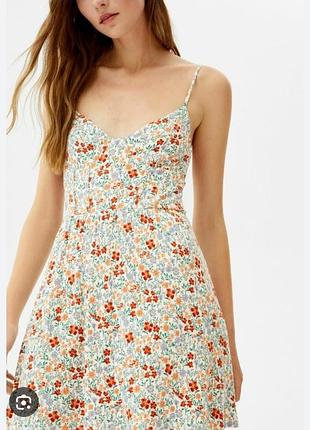 Цветочное платье bershka в рубчик, размер m (сарафан на бретелях)