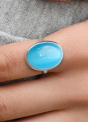 Кольцо серебряное 925° с голубым улекситом cat's eye 17