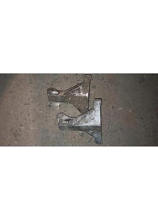 Кронштейн кпп гольф 3 (357199353a)
