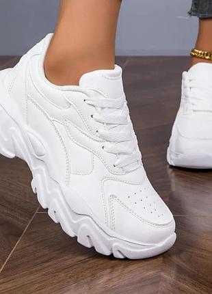 Кросівки білі