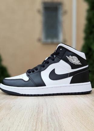 Шикарные трендовые женские высокие кроссовки nike air jordan 1 retro high белые с чёрным