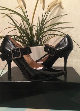 Шикарні туфлі 35 розмір