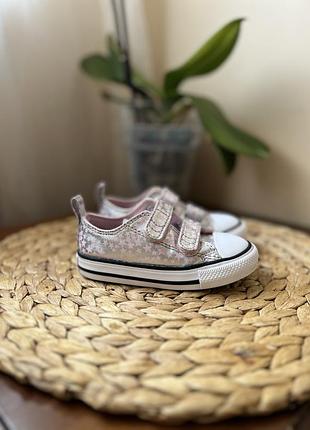 Гарненькі кеди на дівчинку від converse