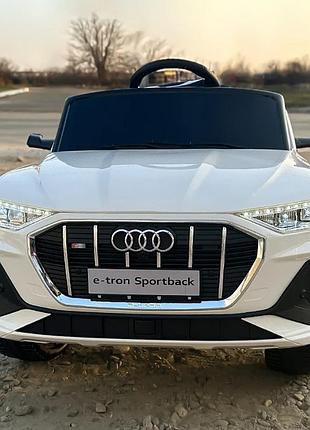 Дитячий електромобіль на акумуляторі audi e-tron з пультом радіокерування для дітей 3-8 років білий