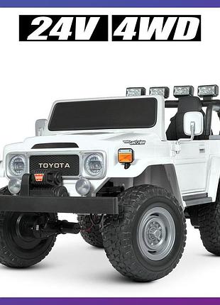 Дитячий електромобіль на акумуляторі джип toyota m 4968 з пультом радіокерування для дітей 3-8 років білий