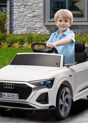 Дитячий електромобіль на акумуляторі audi sq8 з пультом радіокерування 3-8 років білий m 5899eblr