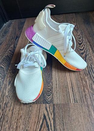 Adidas жіночі кросівки