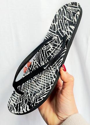 Мужские шлепанцы - вьетнамки nike solar soft thong ii print