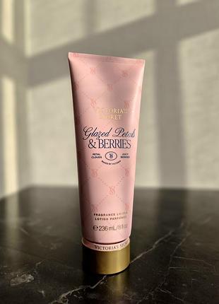 Парфюмированный лосьон для тела glazed petals barries от бренда victoria’s secret 🇺🇸 оригинал
