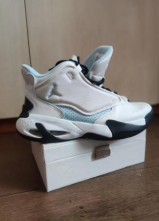 Кроссовки модели&nbsp;nike air jordan max aura 4, версия для подростков и женщин (gs), 38. демисезон. кожа/текстиль. артикул: dq8404-140. состояние отлично.