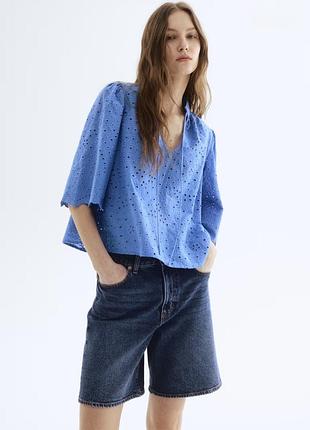 Блуза жіноча з ажурною вишивкою h&m блакитного кольору розмір xs