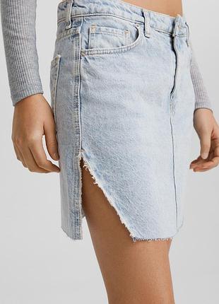 Bershka нова джинсова трендова міні спідниця 100% котон з розрізом на ніжці розмір s , xs
 ❤️‍🔥❤️‍🔥❤️‍🔥