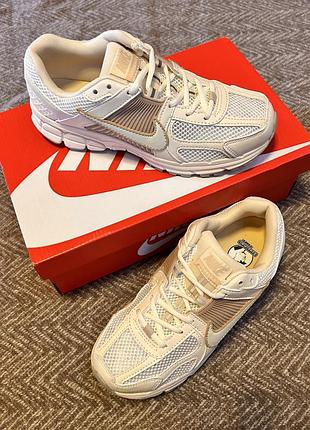 Жіночі кросівки nike zoom vomero 5.