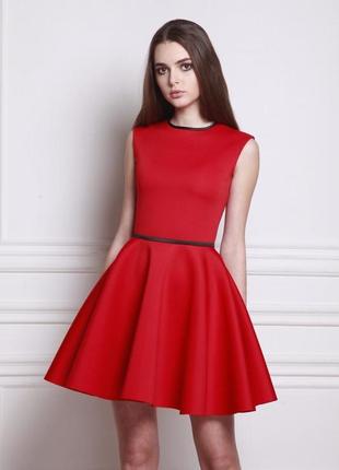 Красное яркое платье юбка пышная наряд нарядное платье