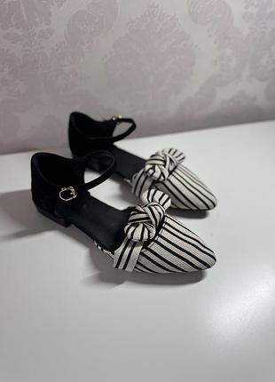 Туфлі балетки