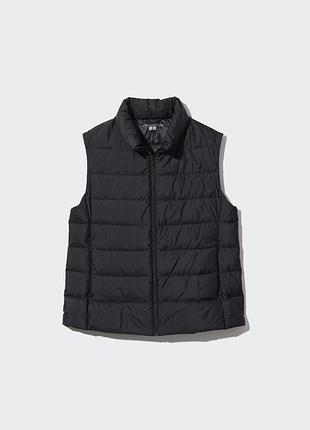 Пухова жилетка uniqlo, яка складається в мішечок