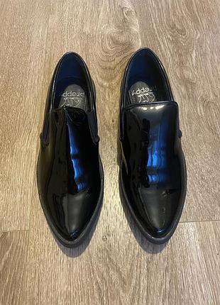 Лофери шкіряні стильні preppy лаковані 37 розмір