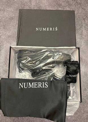 Numeris atelier all black