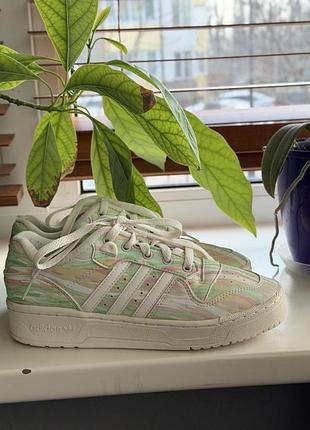 Кросівки жіночі adidas rivalry low