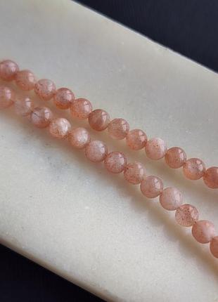 Бусы короткие из солнечного камня. колье солнечный камень. бусы солнечный кварц. чокер из солнечного кварца.