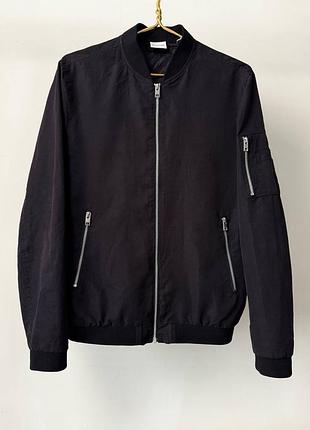 Шикарний бомбер jack & jones чорного кольору, розмір m