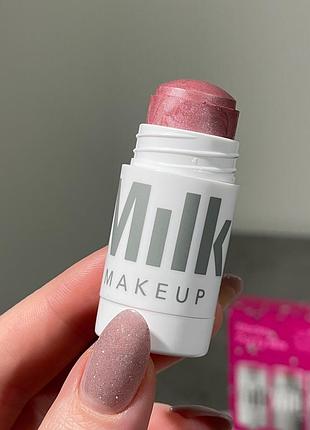 Кремовый хайлайтер milk makeup dewy cream highlighter stick (rad) 6.7 g (​​​​​​​без коробочки, из набора)