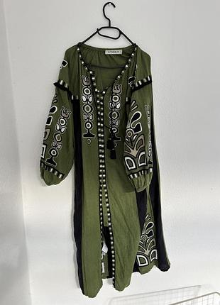 Etnodim green dress with black applique and embroidery vilha
