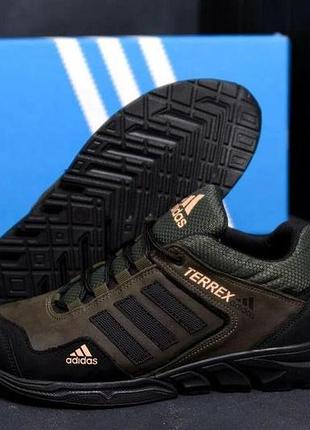 Мужские кожаные демисезонные кроссовки adidas terrex олива