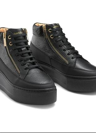 Кожаные кроссовки russell&amp;bromley 37р