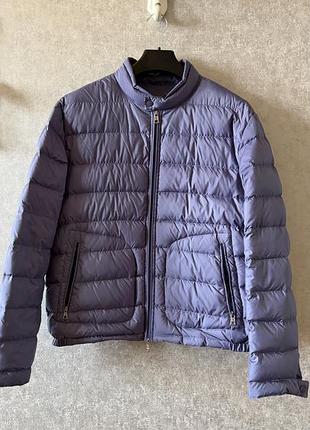 Легкий пуховик moncler, фиолетового цвета, не смотря на то что тонкий но очень теплый, на змейке, подойдет на размер «м-l», идеальное состояние