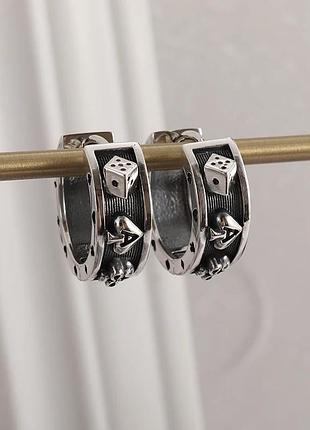 Мужские серьги-кольца с покерными картами игровым кубиком 1шт