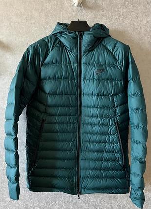 Куртка — мужской пуховик nike m nsw dwn fill jkt hd guild, размер «m», отличное состояние, тонкая но очень теплая, непродуваемая