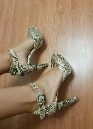 Босоножки, туфли